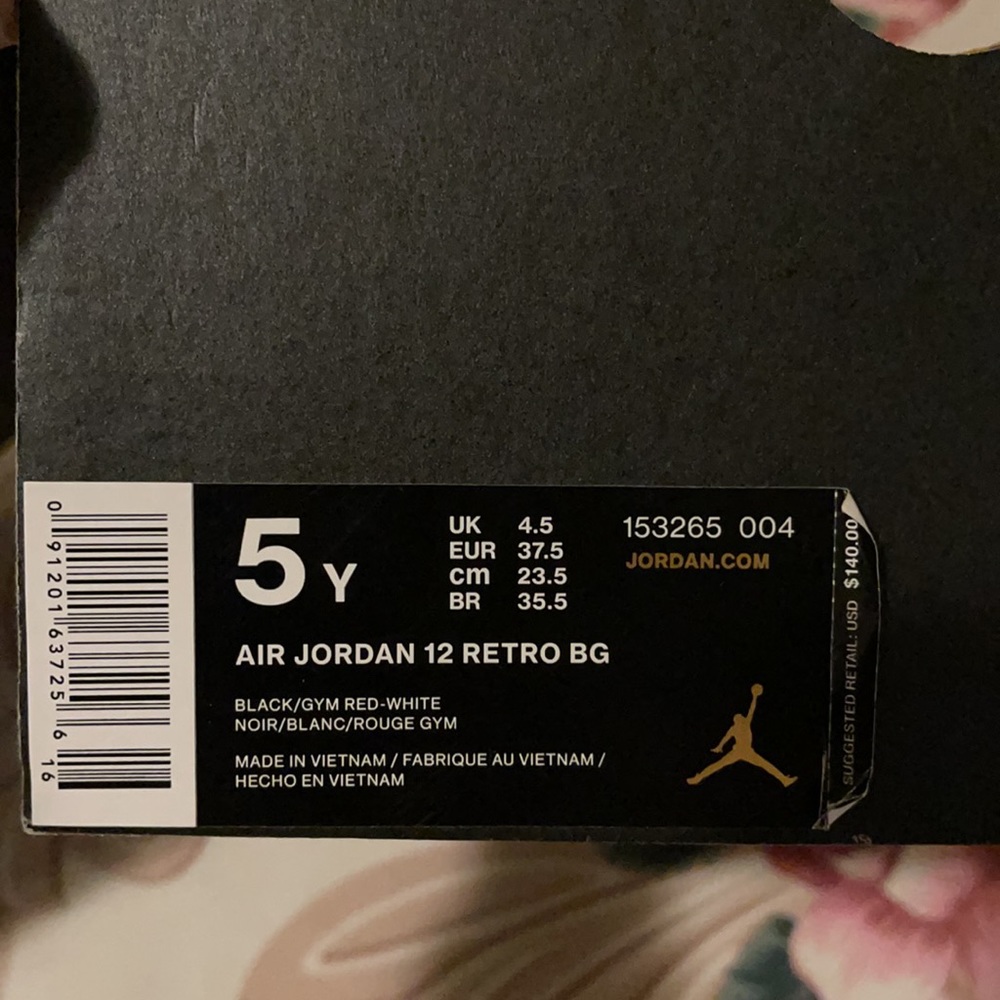 Sneakers - Picture 2 of 4